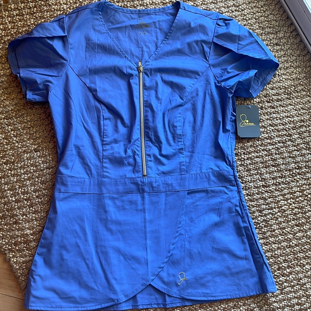 JAANUU Tulip Design Scrub Top Size Small